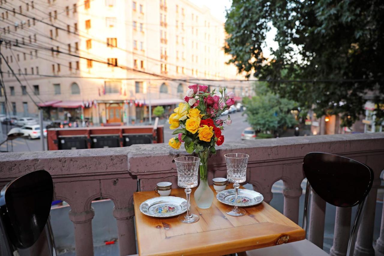 Cozy Apartment On Republic Square Yerevan Exterior photo